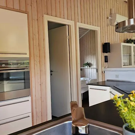 Cozy And Modern With Equipment Nedre Lysabild