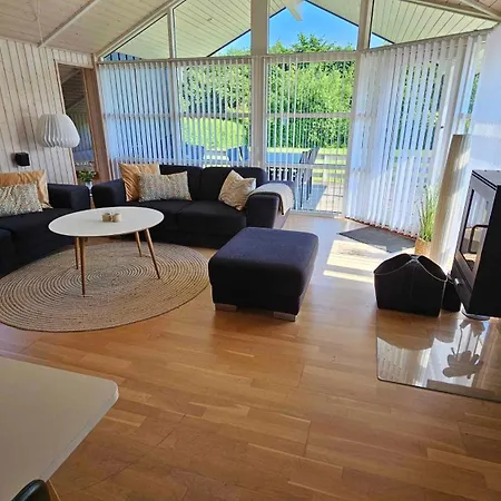 Cozy And Modern With Equipment Nedre Lysabild