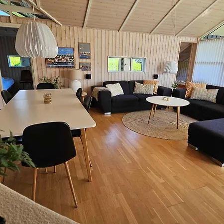 Cozy And Modern With Equipment