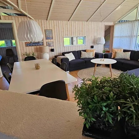Cozy And Modern With Equipment Holiday home *