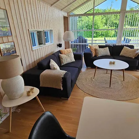 Cozy And Modern With Equipment Holiday home Nedre Lysabild