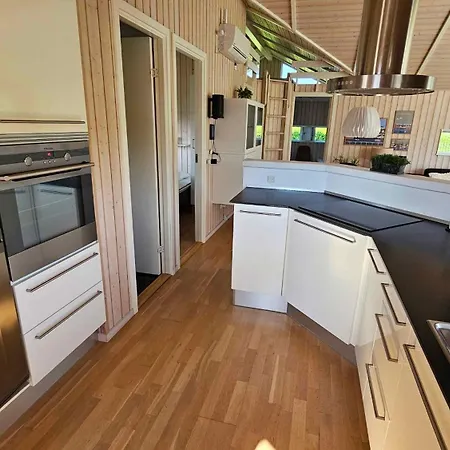 Cozy And Modern With Equipment Nedre Lysabild