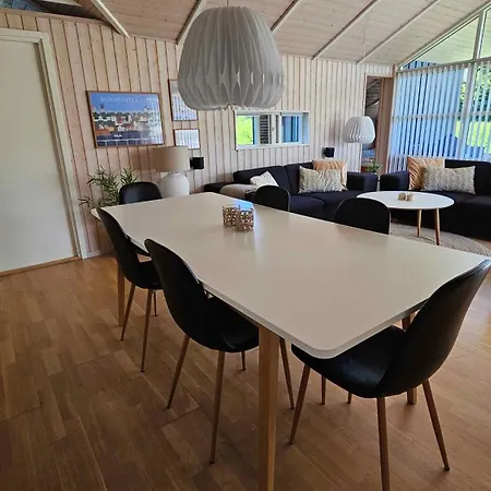 Cozy And Modern With Equipment Nedre Lysabild