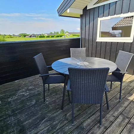 Cozy And Modern With Equipment Holiday home Nedre Lysabild