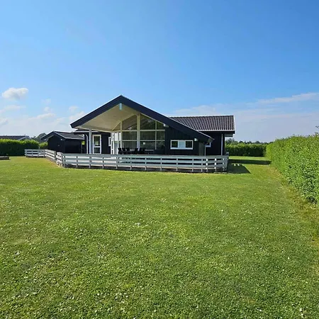 Cozy And Modern With Equipment Holiday home Nedre Lysabild