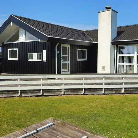 Cozy And Modern With Equipment Nedre Lysabild