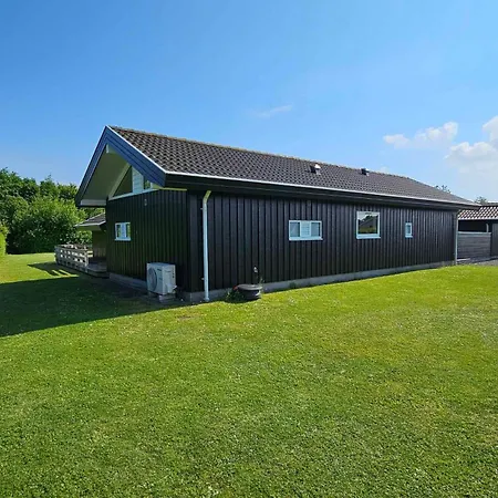 Cozy And Modern With Equipment