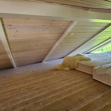 Cozy And Modern With Equipment بيت للعطل *
