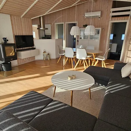 Cozy And Modern With Equipment بيت للعطل Nedre Lysabild