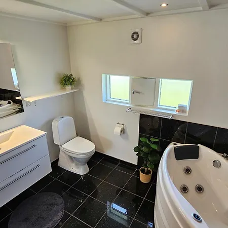 Cozy And Modern With Equipment * Nedre Lysabild