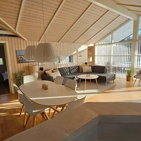 Cozy And Modern With Equipment بيت للعطل Nedre Lysabild