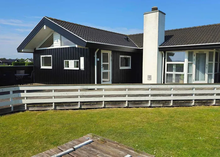 Cozy And Modern With Equipment Nedre Lysabild