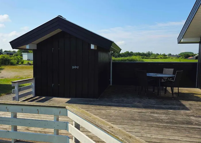 Cozy And Modern With Equipment Nedre Lysabild