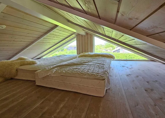 Cozy And Modern With Equipment بيت للعطل *