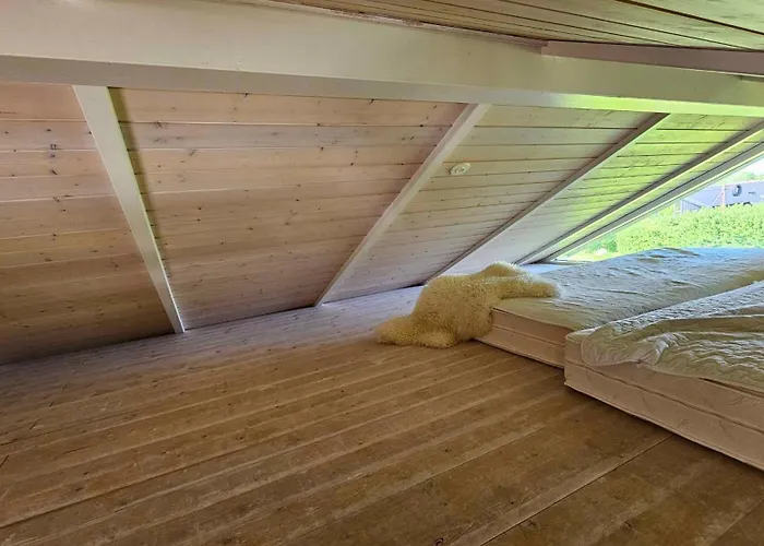 Cozy And Modern With Equipment بيت للعطل *